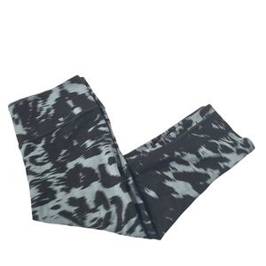 Nike dri-fit women’s cropped leggings size medium